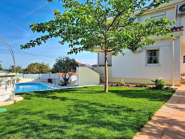 Ferienhaus für 8 Personen, mit Terrasse in Zadar (Kommun)