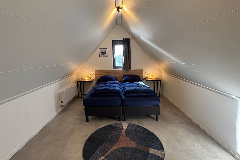 8-person accommodation with a view of the Ijsselmeer in Enkhuizen, Ijsselmeer