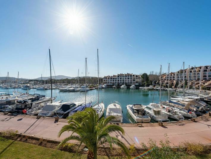 Gîte pour 4 personnes, avec balcon dans Port des Marines de Cogolin - 2