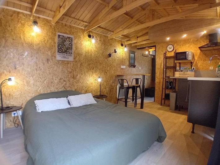 Location de vacances pour 2 personnes, avec jardin dans Bellebrune