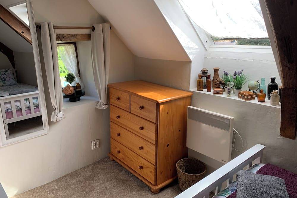 Fuchsia Cottage, beheizter Pool, kostenloses Wifi, Sat-Tv, Fähre Rabatt in Plouguenast, Côtes-d'Armor