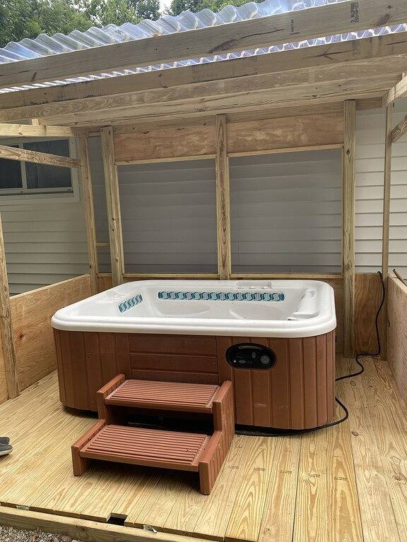 Vacation rental for 6 people, with hot tub and terrace as well as yard, with pets in Bryson City