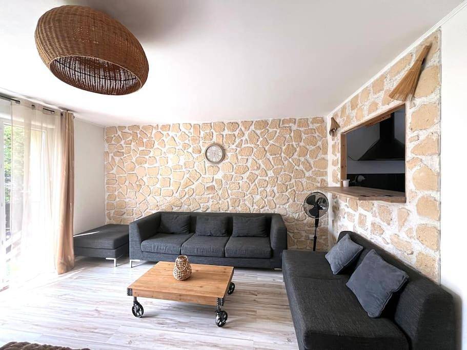 Three-Bedroom House in Vaires-sur-Marne, Seine-et-Marne