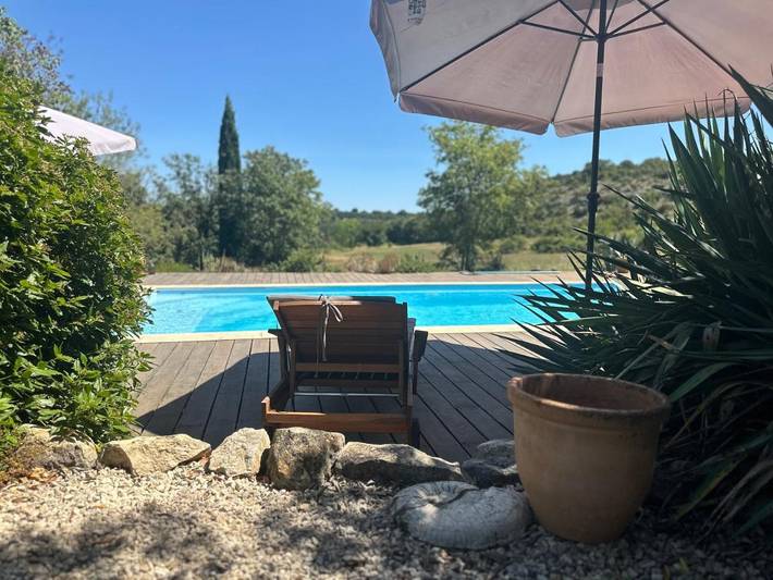 Location de vacances pour 6 personnes, avec vue ainsi que jardin et piscine à Vallérargues - 3
