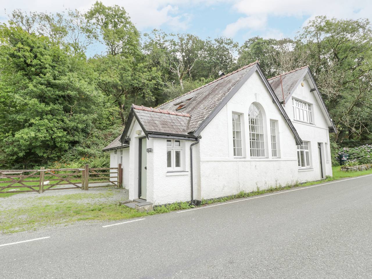Is Y Deri in Snowdonia