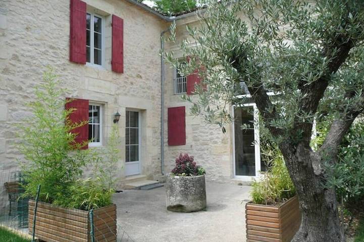 Location de vacances pour 6 personnes, avec jardin et terrasse à Faleyras