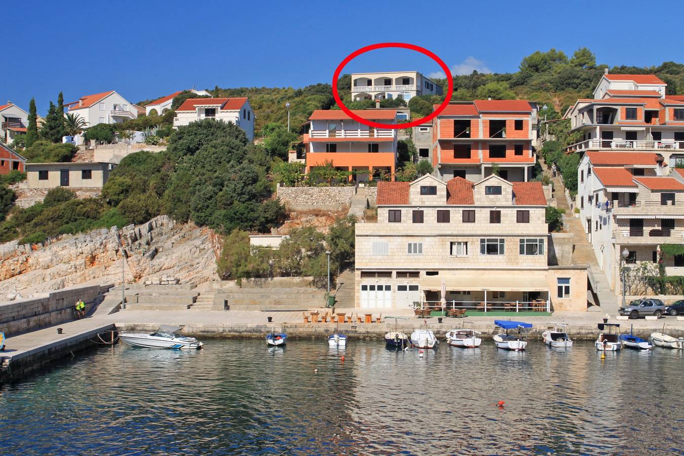 Ganze Wohnung, 3-Zimmer-Ferienwohnung mit Terrasse und Meerblick Zavalatica (Korcula) A-546-a in Čara, Korcula