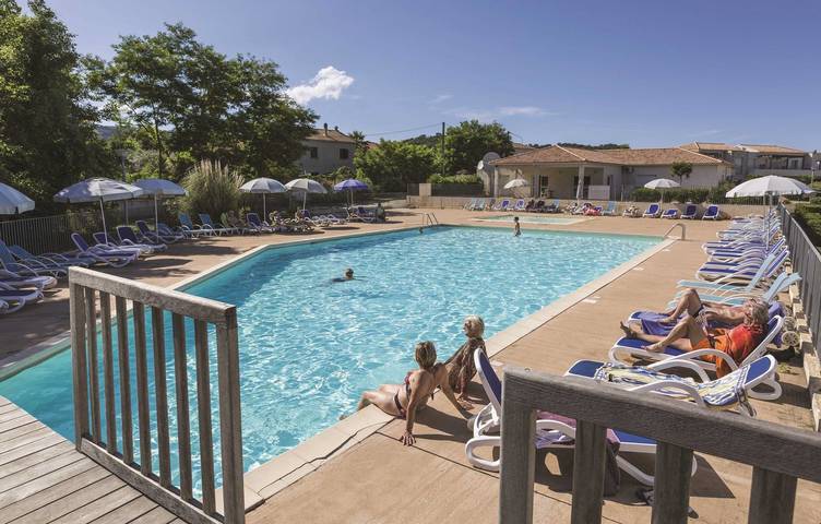 Appartement de vacances pour 6 personnes, avec piscine et terrasse