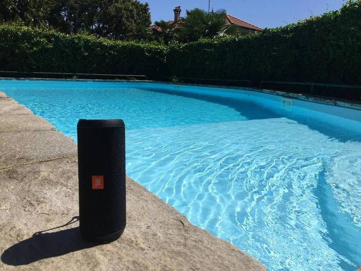 Ferienwohnung für 4 Personen, mit Seeblick und Garten sowie Pool und Ausblick, mit Haustier