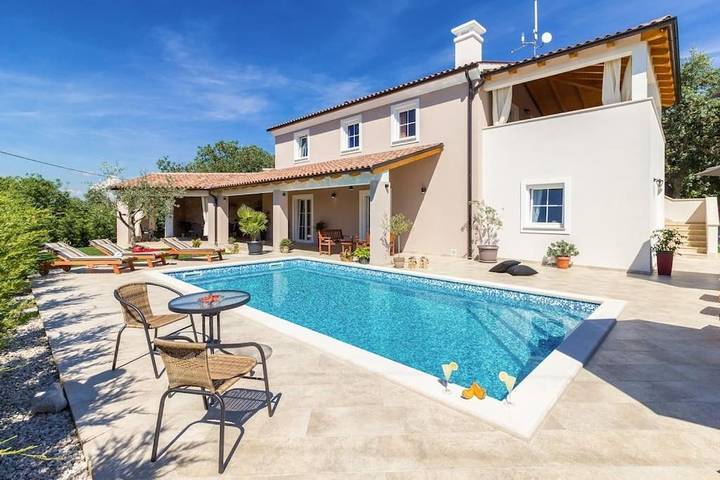 Villa pour 10 personnes, avec jardin ainsi que piscine et vue à Kavran - 2