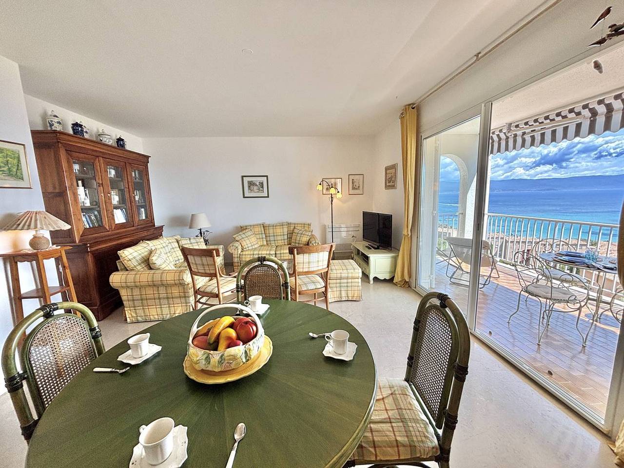 Appartamento intero, 3-room apartment in Ajaccio, near beach, terrace and air conditioning in Ajaccio, Ajaccio e dintorni