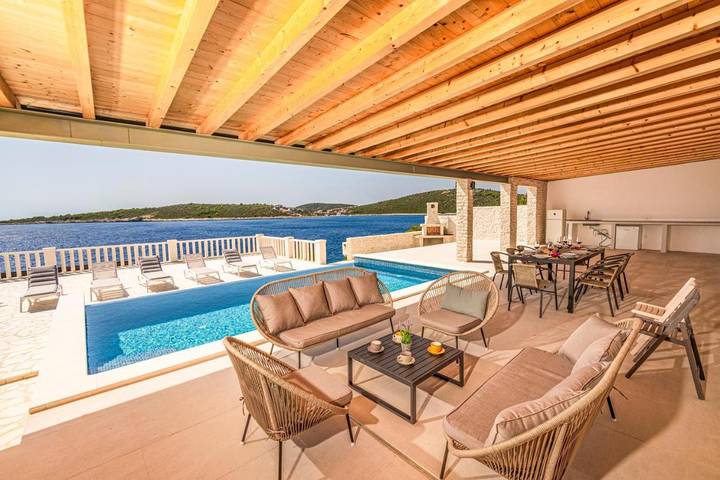 Villa pour 9 personnes, avec piscine ainsi que terrasse et vue, animaux acceptés à Sevid