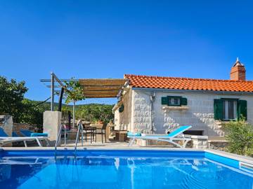 Ferienhaus für 5 Personen, mit Terrasse und Ausblick auf Brac