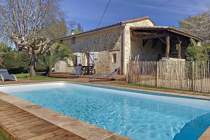 Location de vacances pour 8 personnes, avec Terrasse et Jardin à Pugnac