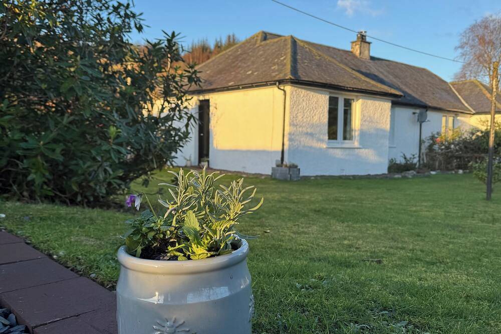 Charming rural cottage, with stove & large garden overlooking Loch Awe, Argyll. in Argyll & Bute