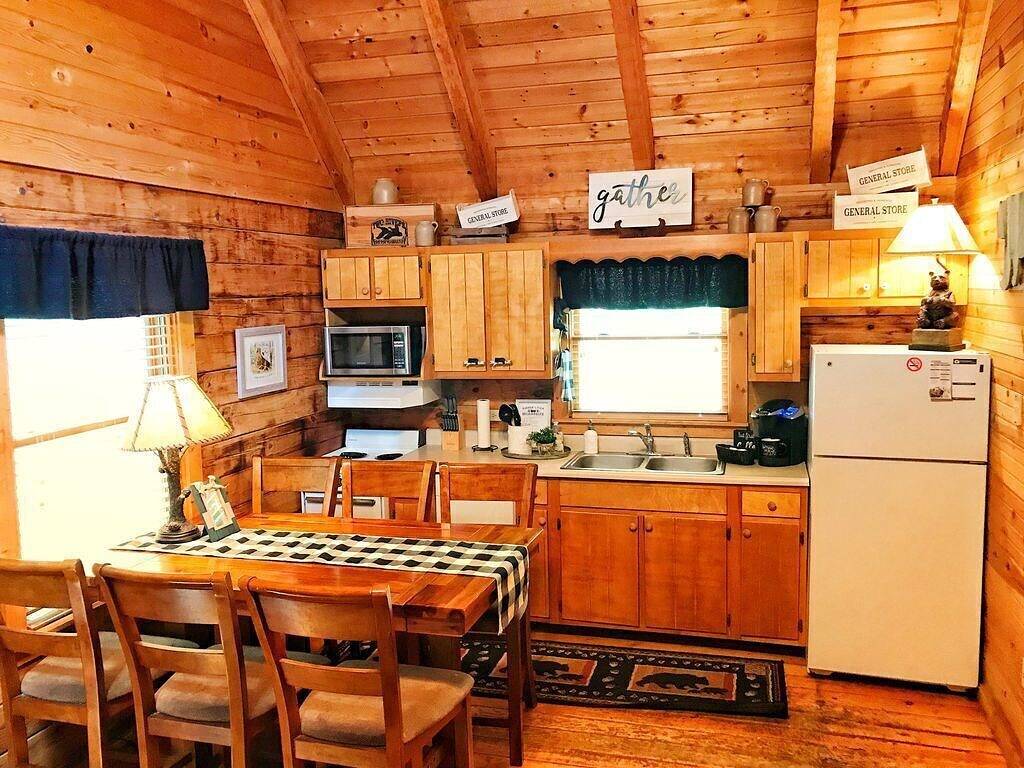 2/2 Gemütliche Kabine, Kamin, Whirlpool, 2 Kingsize-Suiten, privat, Dollywood, kostenloses Wlan in Sevierville, Sevier County