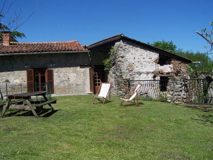 Gîte pour 5 personnes, avec jardin à Saint-Paul-de-Jarrat