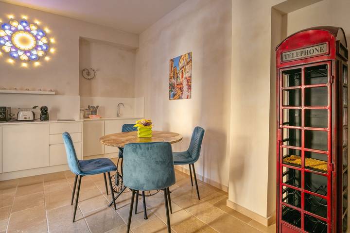 Appartamento intero, Appartamento 'Antony Suite Piazza' con Wi-Fi e Aria Condizionata in Lecce, Provincia di Lecce