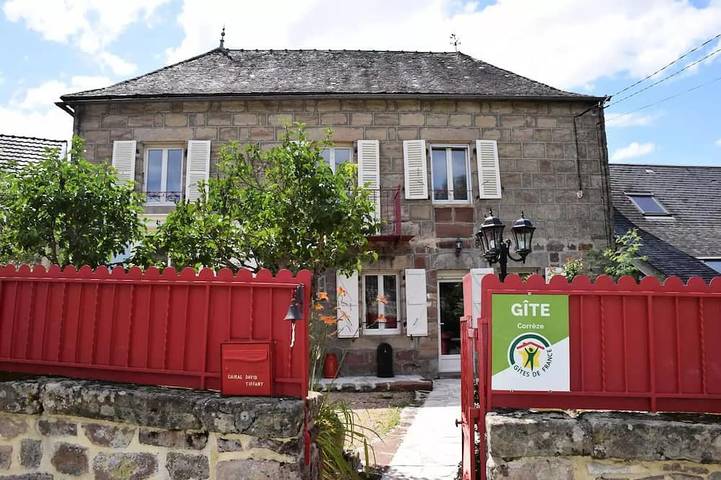 Location de vacances pour 6 personnes, avec terrasse, animaux acceptés à Turenne - 2