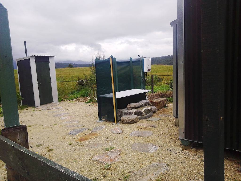 Das Tal des Ahaura River ist nur einen kurzen Spaziergang von Bach entfernt in West Coast (Neuseeland)