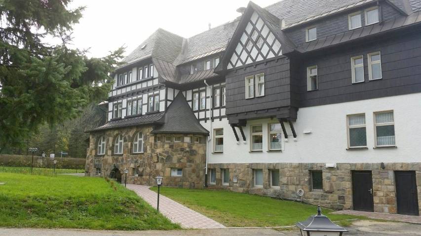 Hotel, mit Terrasse und Garten sowie Sauna und Ausblick in Hermsdorf