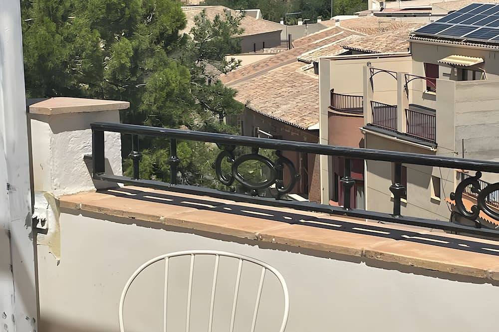 Apartamento entero, Estudio 'Biblioteca' con terraza compartida, Wi-Fi y aire acondicionado in Consuegra, Provincia de Toledo