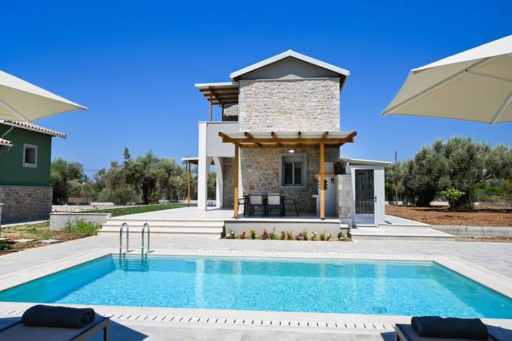 Διαμερίσματα διακοπών για 8 άτομα, με Μπαλκόνι και Πισίνα στην Πόλη της Λευκάδας