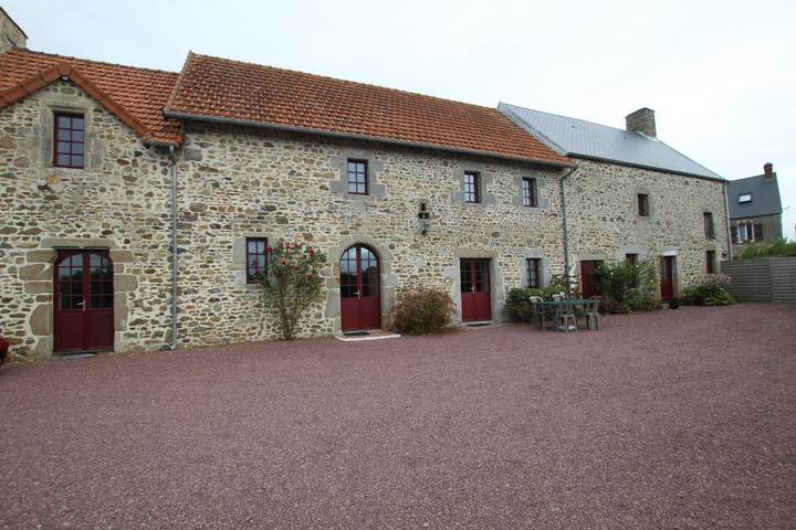 Gîte pour 6 personnes, avec jardin à Heugueville-sur-Sienne