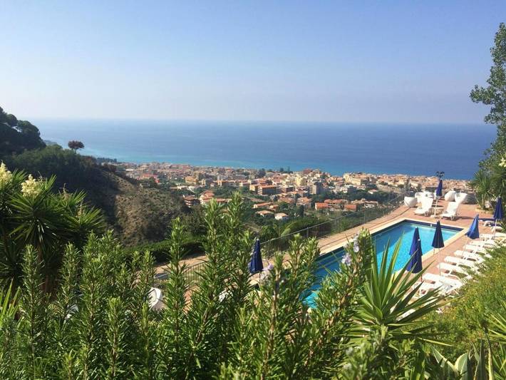 Apartamento de vacaciones para 2 personas, con piscina y vistas además de jardín y balcón - 1