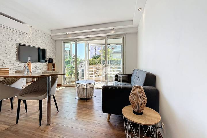 Gîte pour 2 personnes, avec jardin, adapté aux familles dans Plage de Juan-les-Pins - 2