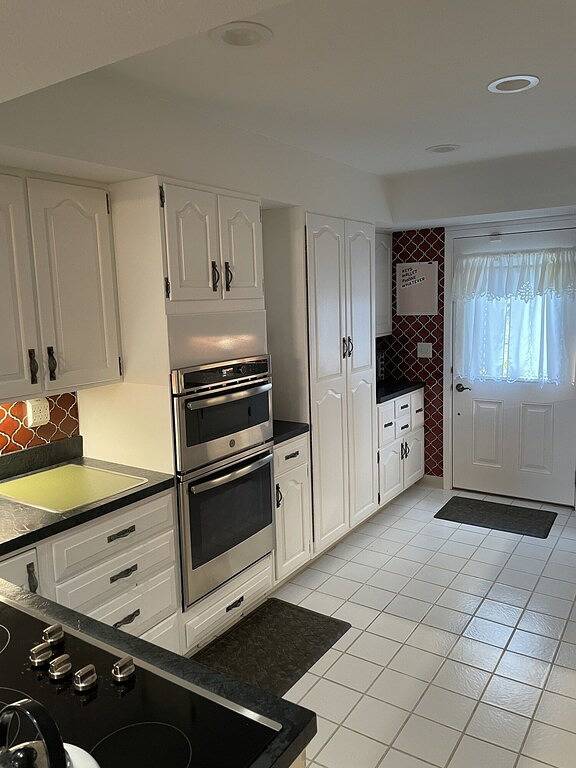 Lake Reunion location, private dock/slip/lily pad. 3 acres, hiking, fire pit, walk to Bagnell Dam in Lake Ozark, Lake of the Ozarks