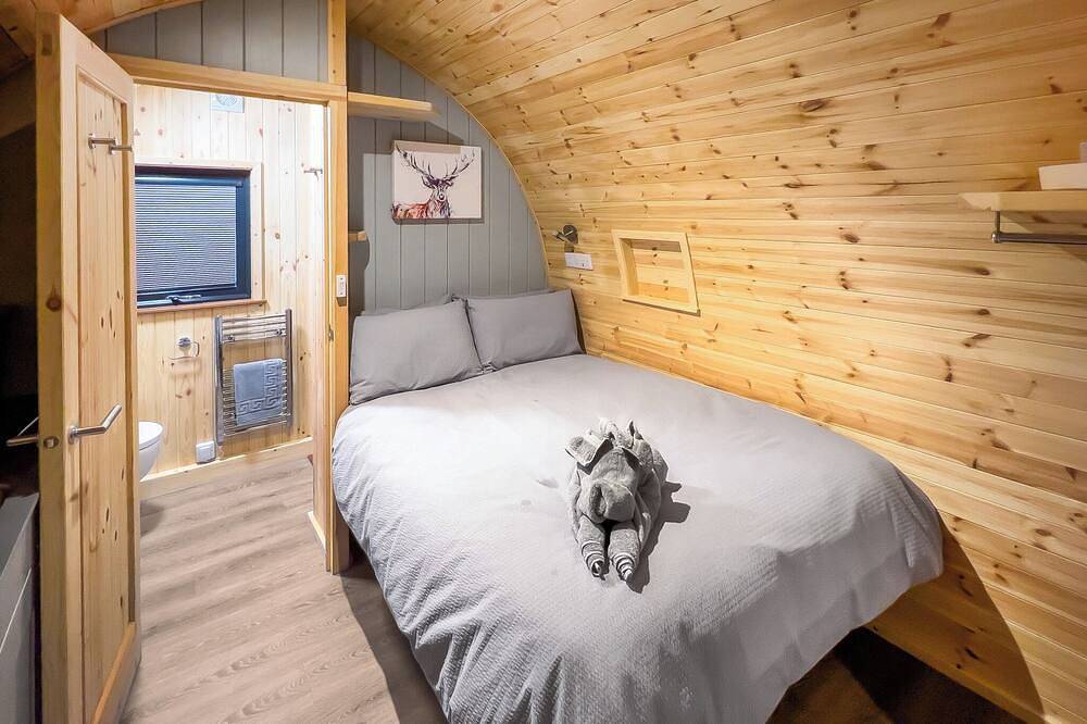 Luxury Castle Pod with Hot Tub Pet Friendly in Kielder Forest Park