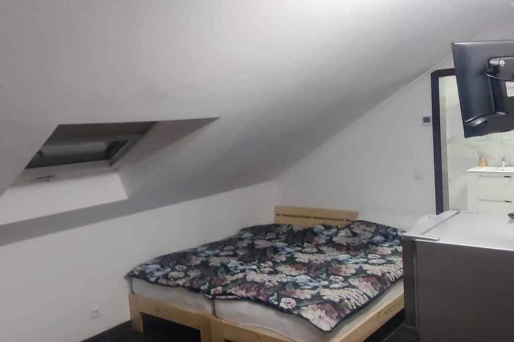 Ganze Wohnung, Kleines Zimmer mit Küchenzeile und eigenes Bad. in Besigheim, Kraichgau