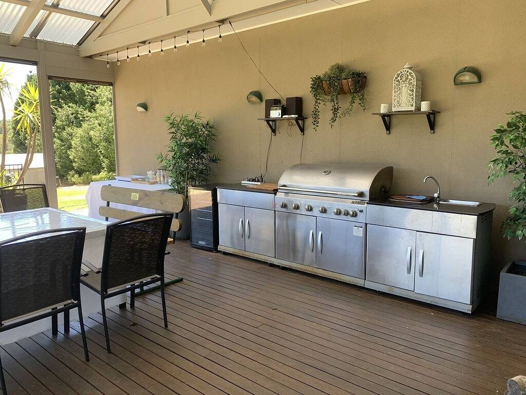 Resort style home set among boutique vineyards.   in Adelaide Hills