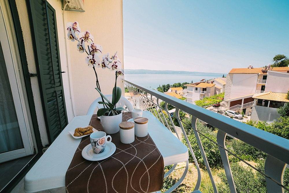Ganze Wohnung, Ferienwohnung in Duće mit Meerblick, Balkon, Klimaanlage, W-Lan (4167-8) in Dugi Rat, Omis-Riviera