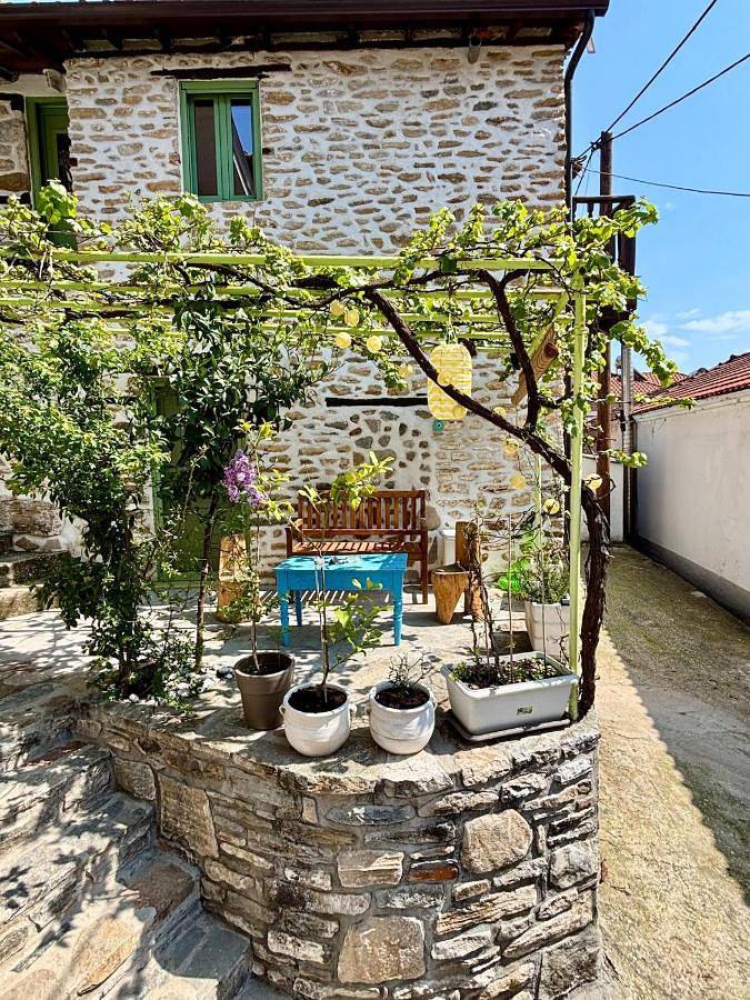Villa for 3 people, with hot tub and garden as well as terrace, with pets in Thassos