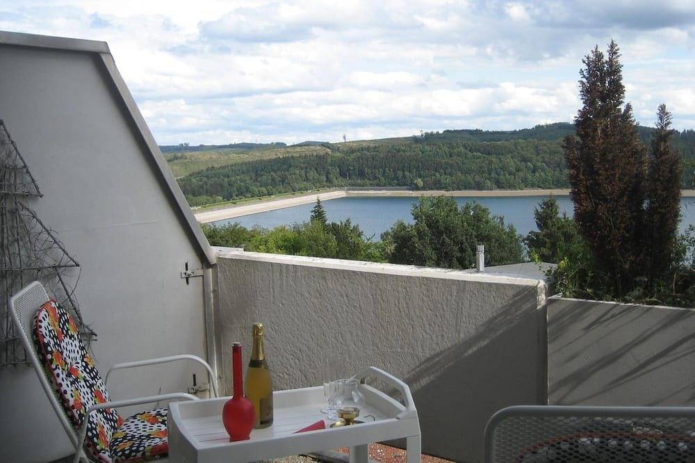 Ganze Wohnung, „Seeappartement Sorpeglück“ mit Panoramaseeblick, Balkon und Swimming-Pool in Langscheid (Sorpesee), Sundern