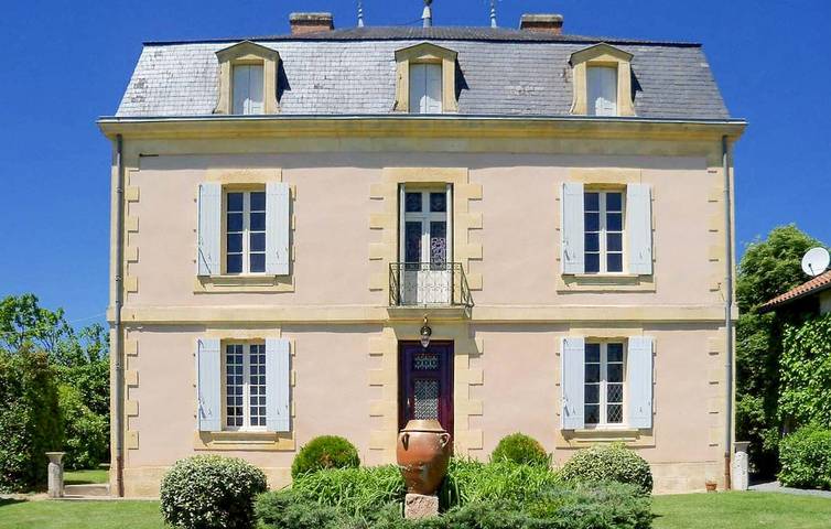 Location de vacances pour 10 personnes, avec terrasse et jardin à Ginestet