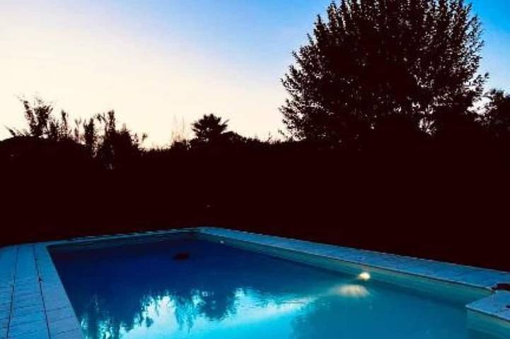 Gîte pour 2 personnes, avec balcon ainsi que piscine et jardin dans Lac d'Uby