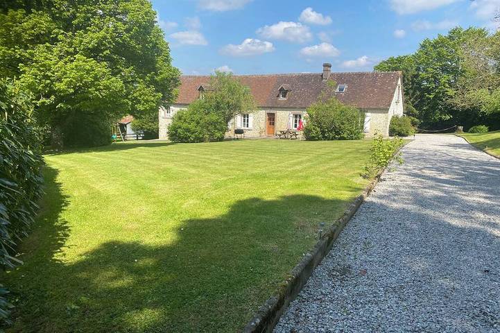 Location de vacances pour 12 personnes à Sainte-Céronne-lès-Mortagne