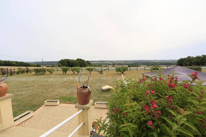 Gîte pour 13 personnes, avec jardin et jacuzzi à Chahaignes - 3