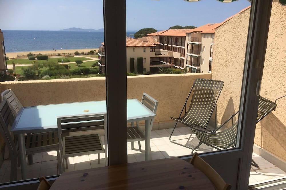 Ganze Wohnung, Schöne T2 Cab Sea View-Direct Beach-Calm-Shops-Shuttles für Golden Islands. in La Londe-les-Maures, Toulon Region