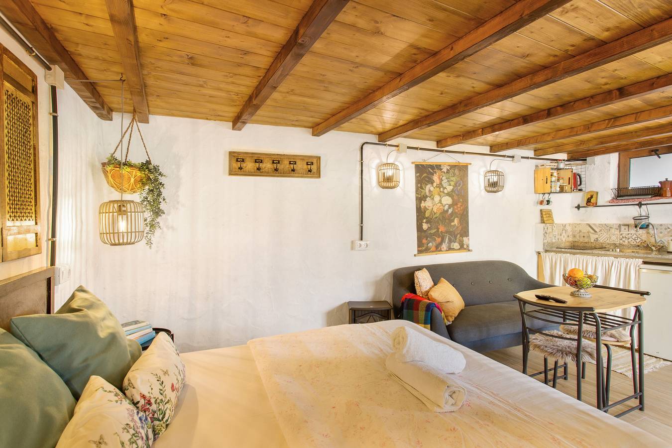 Apartamento entero, Vacaciones 'El Nido Fuente Hervera' con vistas a la montaña, terraza privada y Wi-Fi in El Peñón, Vega de San Mateo