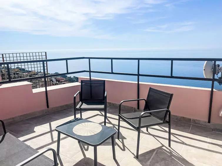 Villa with Parking, WiFi & Near Beach - 1.5km Away in Costarainera, Riviera di Ponente