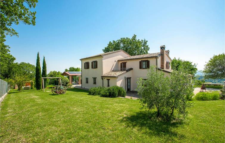 Location de vacances pour 10 personnes, avec terrasse ainsi que piscine et jardin à Cartoceto - 3