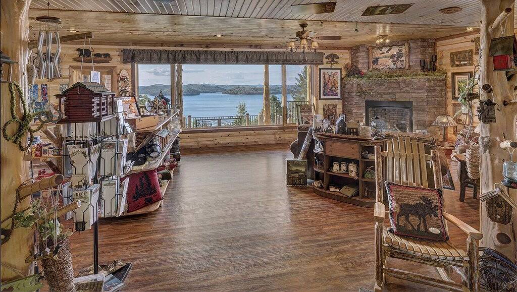 Direct Waterfront Cabin with Boat Dock & Swim Deck in Beaver Lake