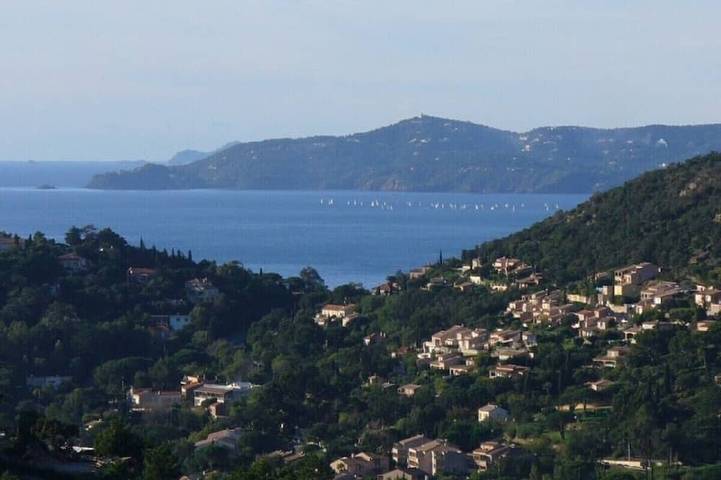 Villa pour 6 personnes, avec jacuzzi ainsi que jardin et terrasse à Rayol-Canadel-sur-Mer