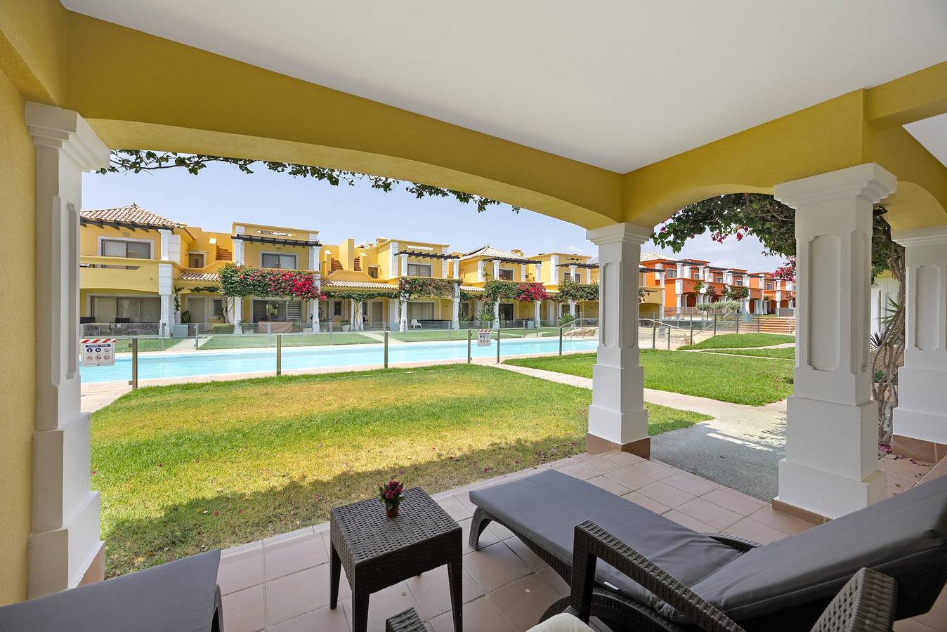 Ferienhaus 'Alecrim Lux Tavira Residence 4M' mit Gemeinschaftspool, Wlan & Klimaanlage in Freguesia da Luz de Tavira, Parque Natural da Ria Formosa
