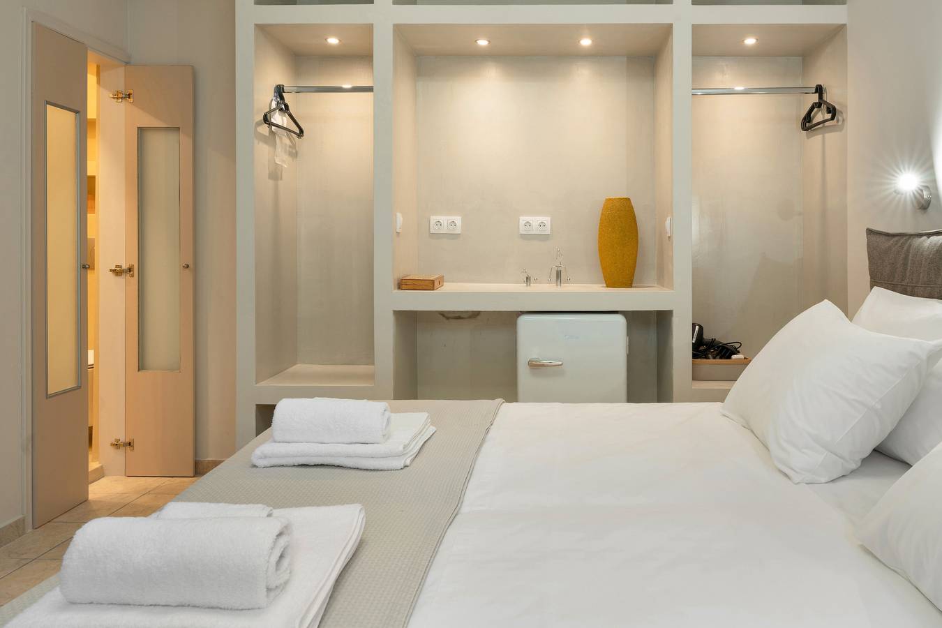 Room 'Lower Level 6' with Shared Terrace, Wi-Fi and Air Conditioning in Artemida, East coast of the Attika region