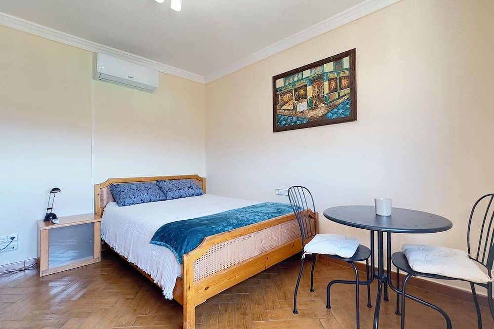 Entire apartment, Delightful 2-bedroom flat with Ac, sea & mountain views in Canillas de Aceituno in Canillas de Aceituno, Málaga Province